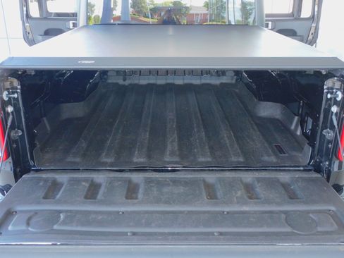 Used 2021 Jeep Gladiator Willys AWD/4WD image 16
