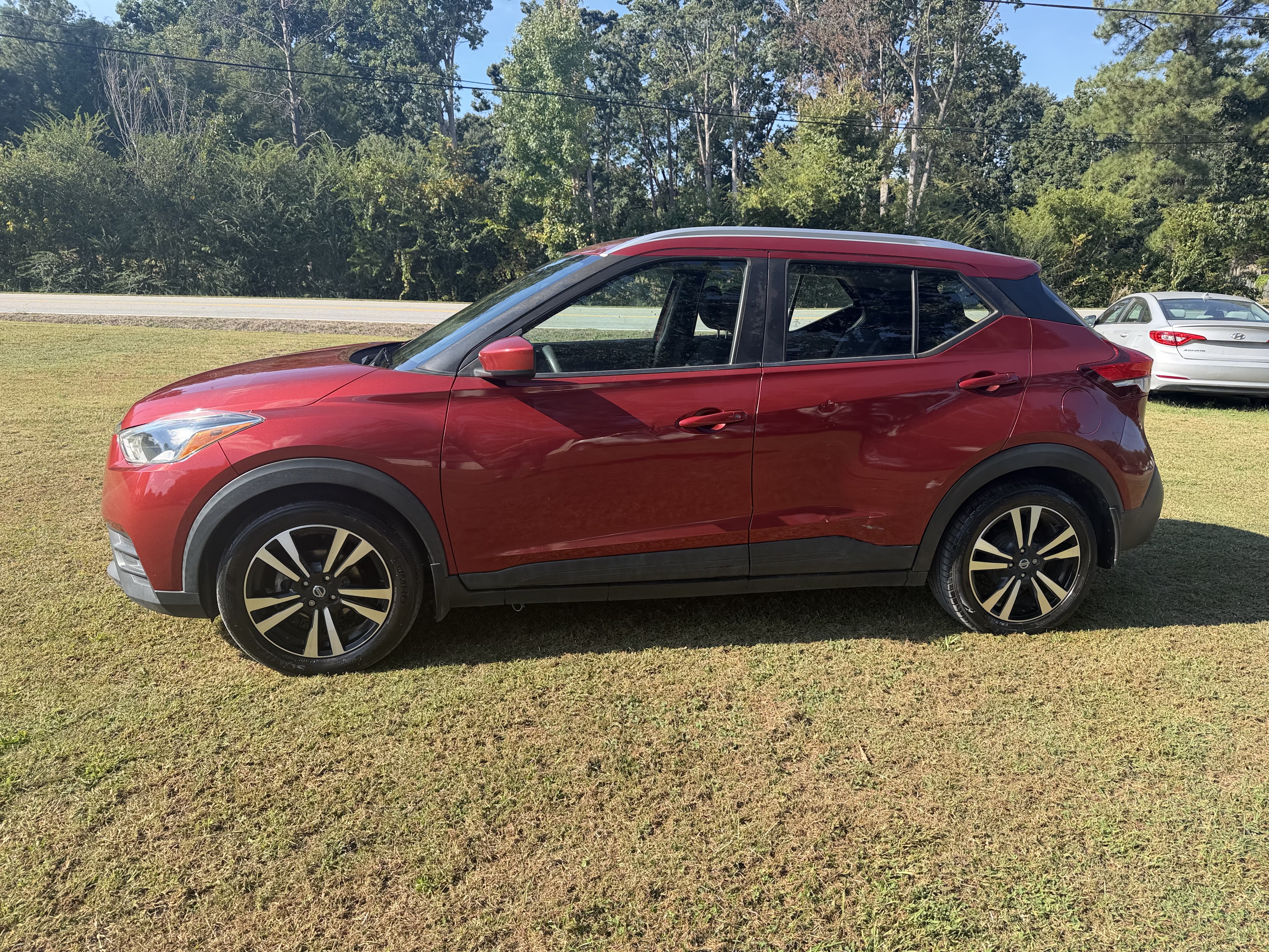 Used 2020 Nissan Kicks SV FWD image 2