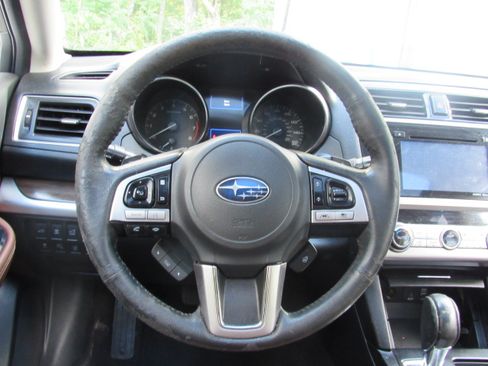 Used 2017 Subaru Outback 3.6R Touring AWD/4WD image 16
