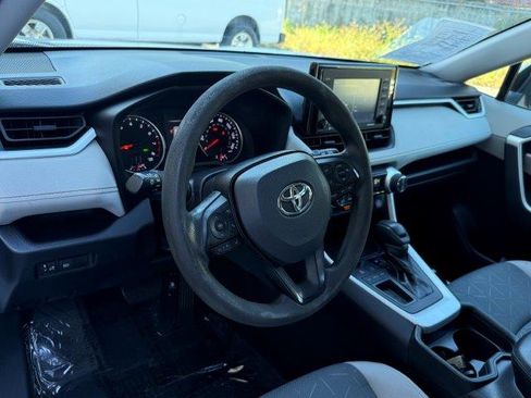 Used 2021 Toyota RAV4 XLE image 10