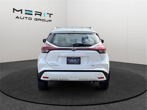 Used 2023 Nissan Kicks SV image 8