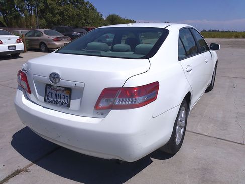 Used 2011 Toyota Camry LE image 4