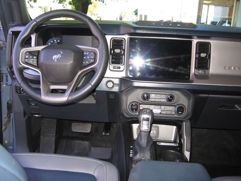 Used 2023 Ford Bronco Outer Banks w/ SASQUATCH PKG image 8