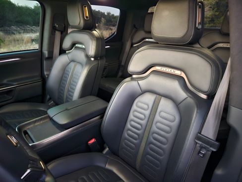 Used 2022 Rivian R1T Launch Edition image 11