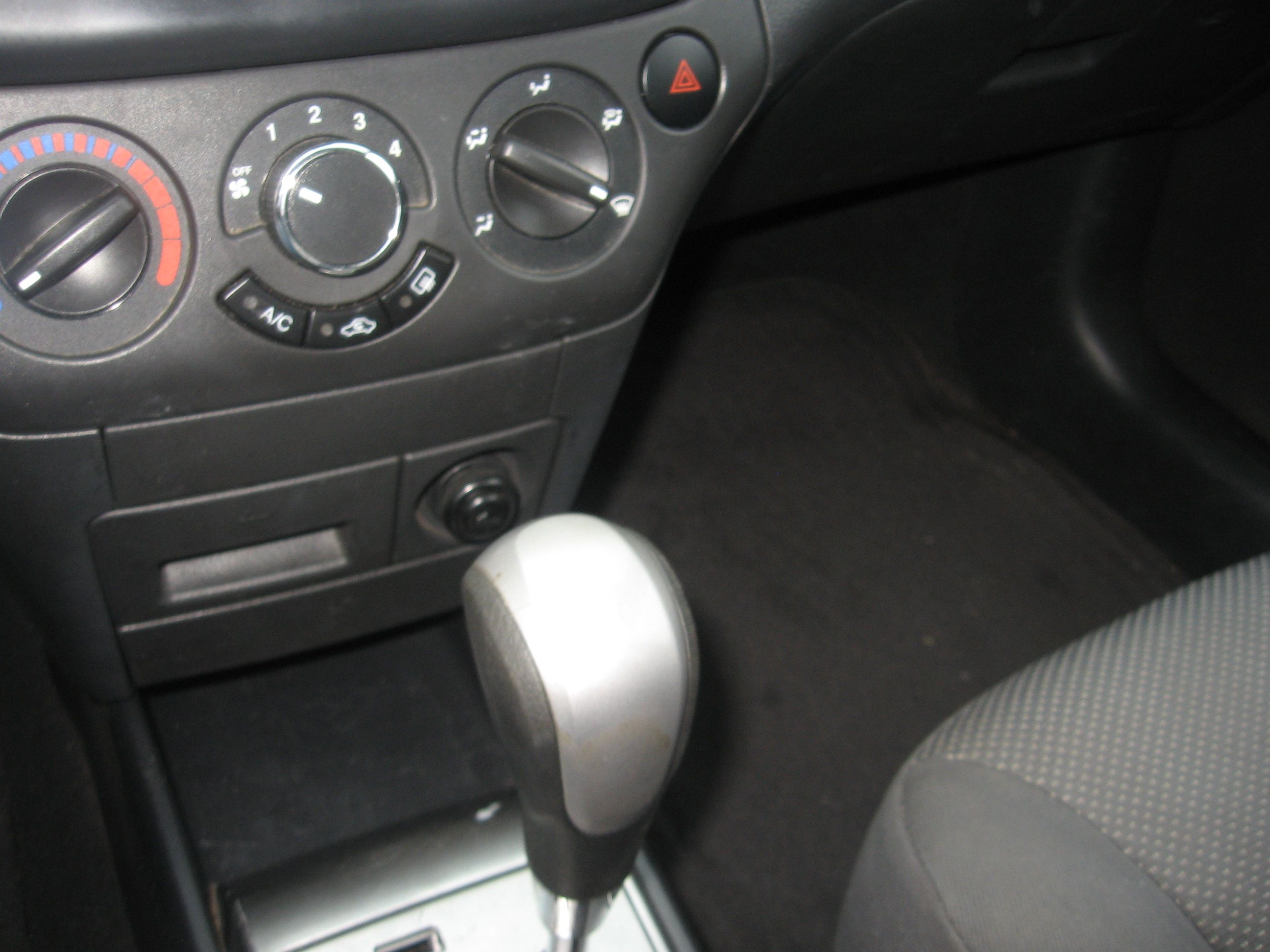 Used 2008 Chevrolet Aveo Sedan FWD image 11