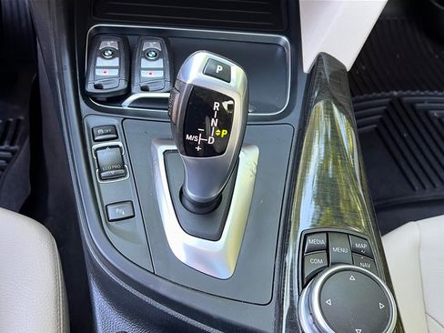 Used 2017 BMW 320i xDrive image 14