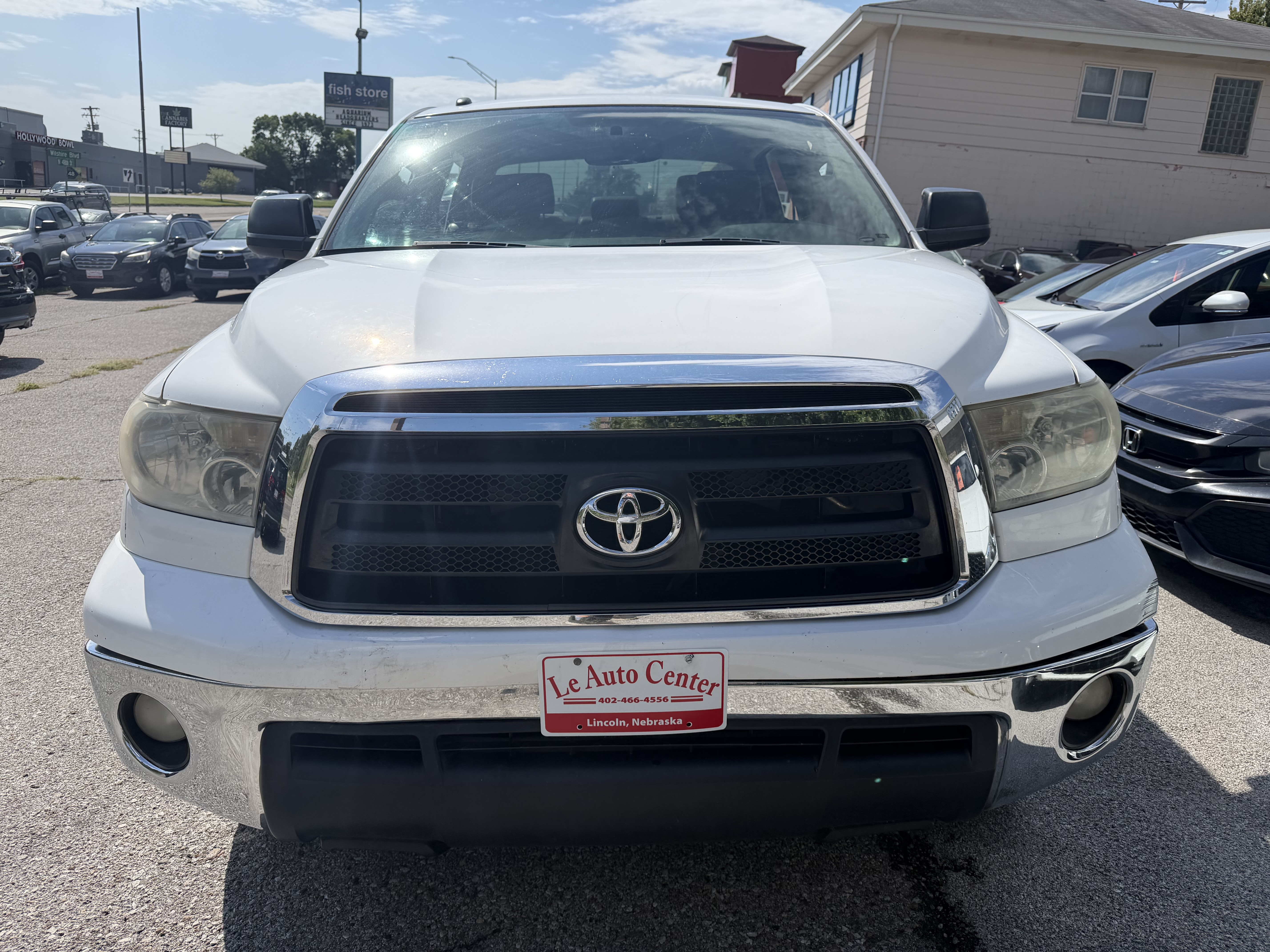 Used 2011 Toyota Tundra 4x4 CrewMax image 3