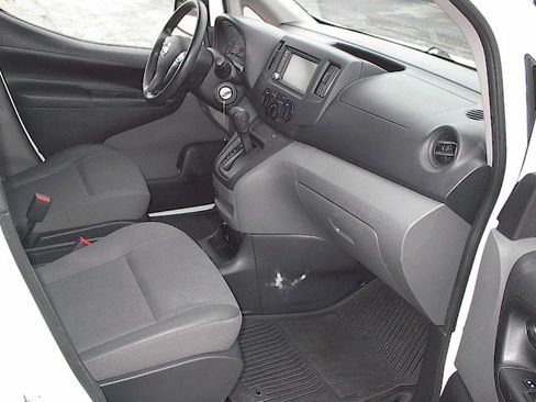 Used 2020 Nissan NV200 S FWD image 9