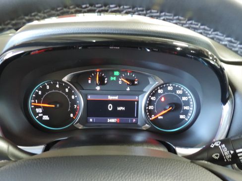 Used 2023 Chevrolet Traverse LT image 34