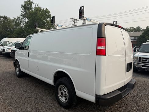 Used 2022 GMC Savana 2500 UNAVAIL RWD image 3