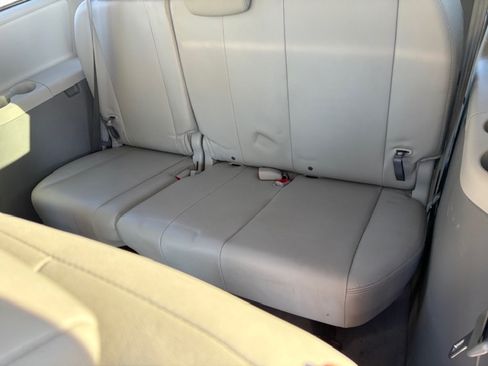 Used 2013 Toyota Sienna XLE image 12