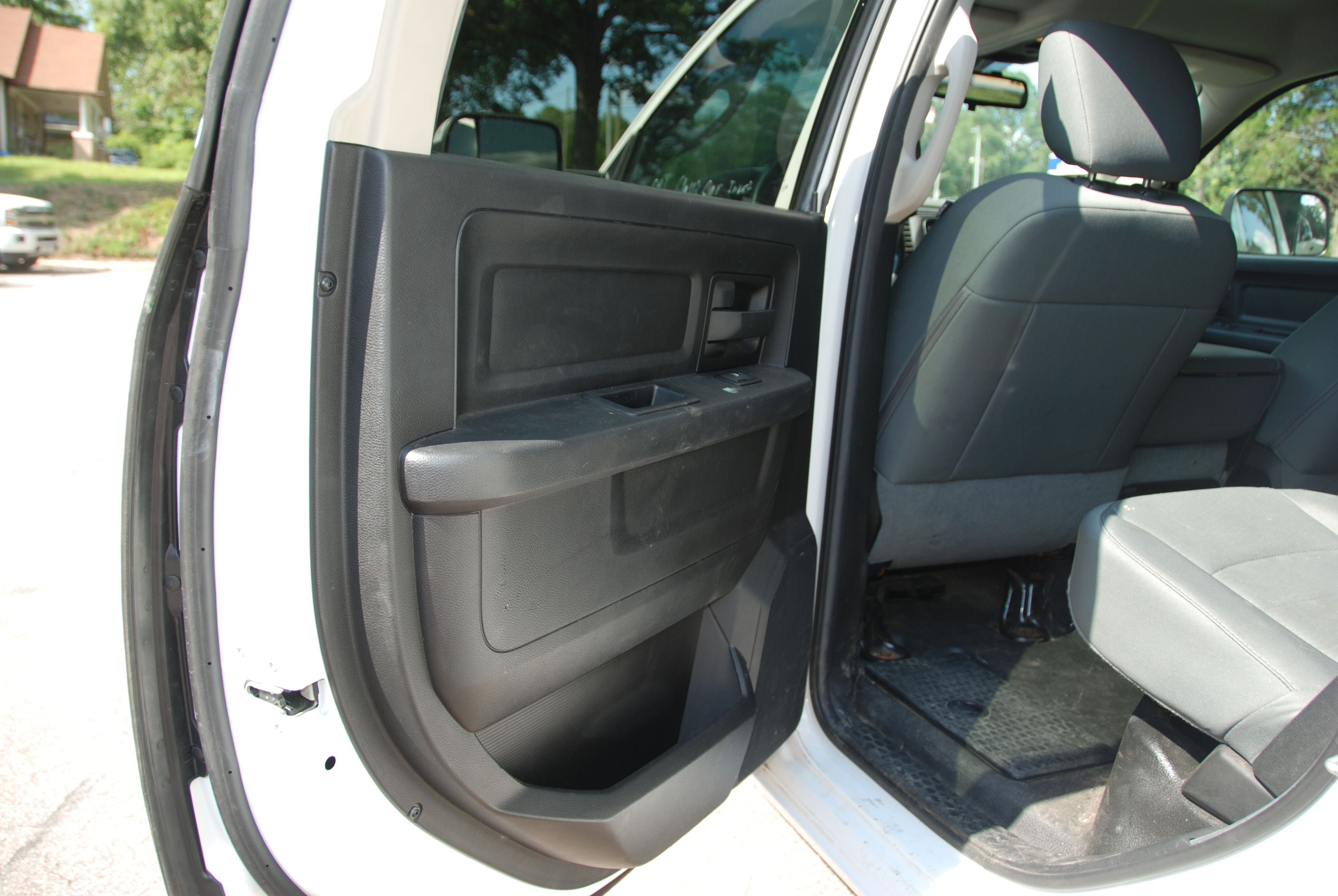 Used 2016 RAM 3500 4x4 Crew Cab ST DRW image 17