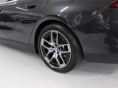 Used 2025 BMW i5 xDrive40 image 13