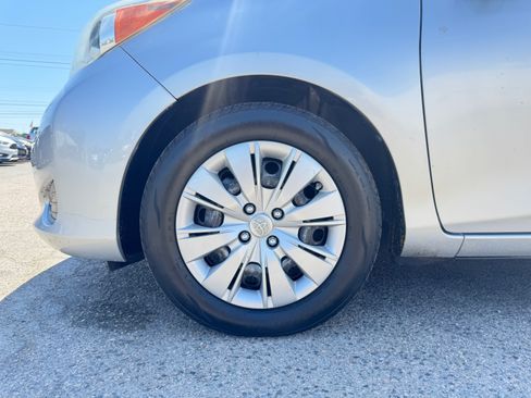 Used 2012 Toyota Yaris 4-Door Hatchback FWD image 14