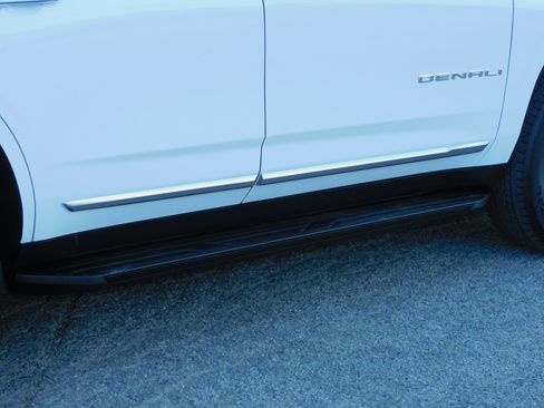 Used 2025 GMC Yukon Denali image 15