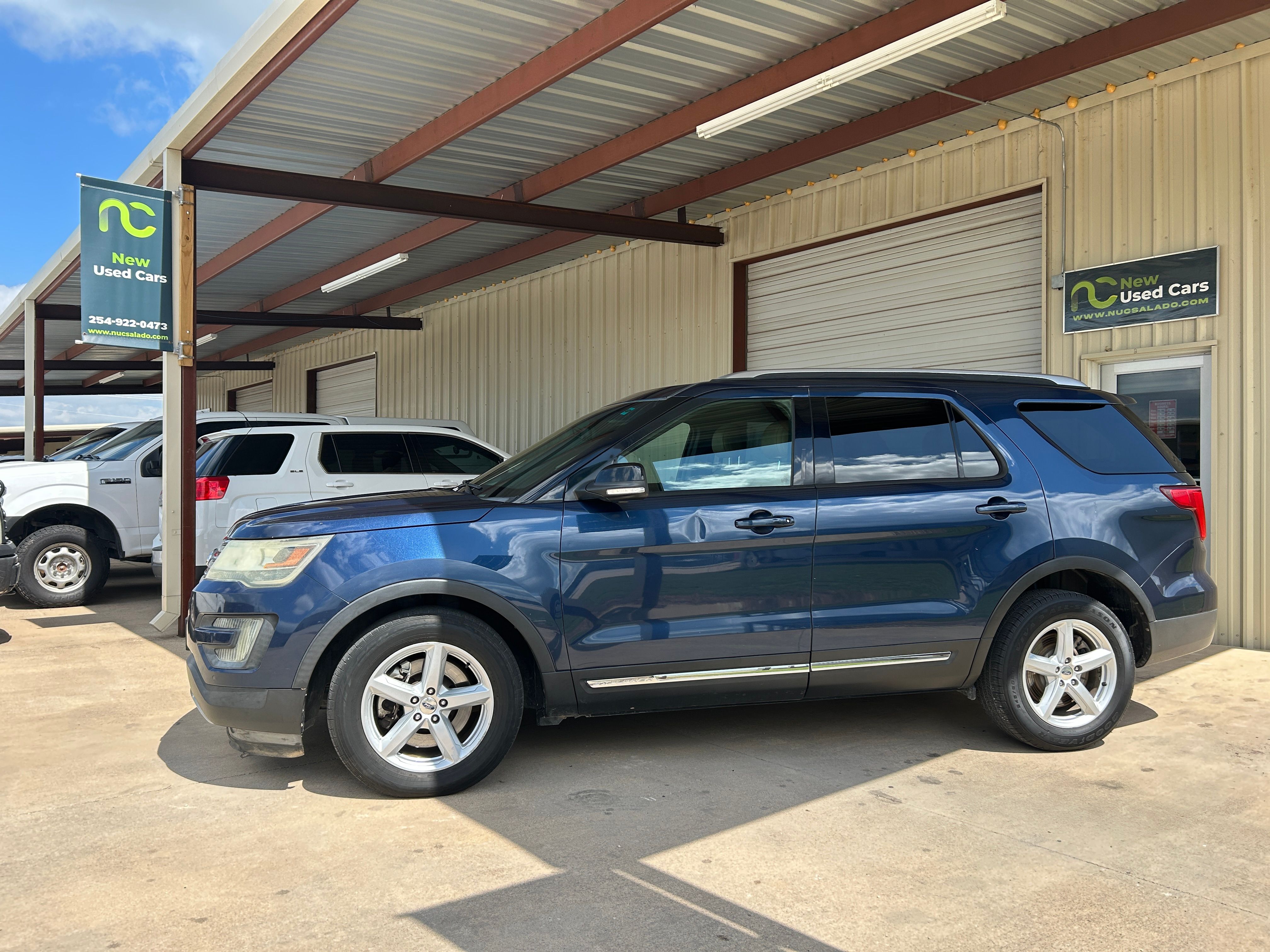 Used 2016 Ford Explorer FWD XLT image 3