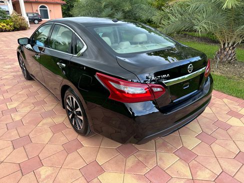 Used 2018 Nissan Altima SL FWD image 5