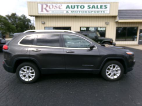 Used 2016 Jeep Cherokee 4WD Latitude image 6