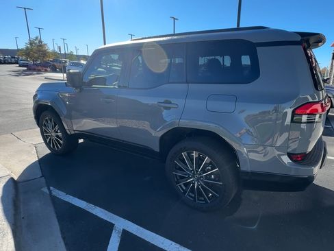 Used 2025 Lexus GX 550 image 5