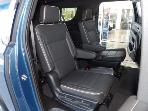 Used 2025 Chevrolet Suburban 2WD Premier image 22