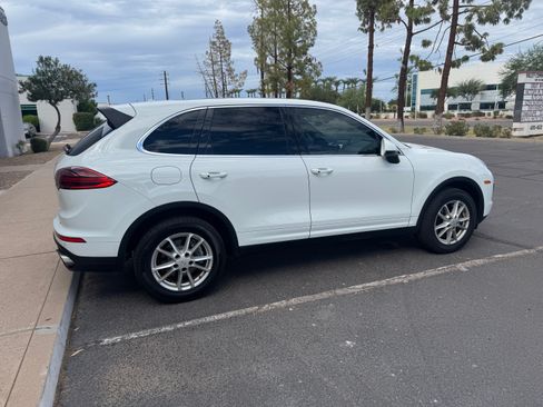 Used 2016 Porsche Cayenne image 3