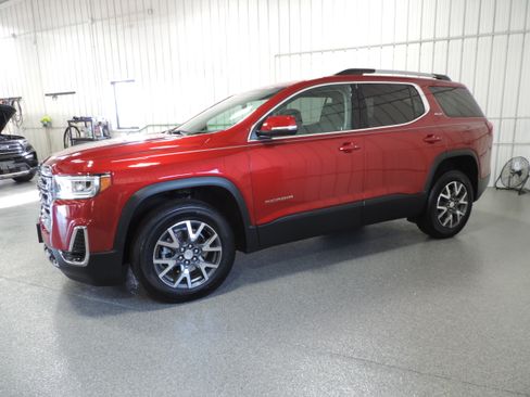 Used 2023 GMC Acadia SLE image 4