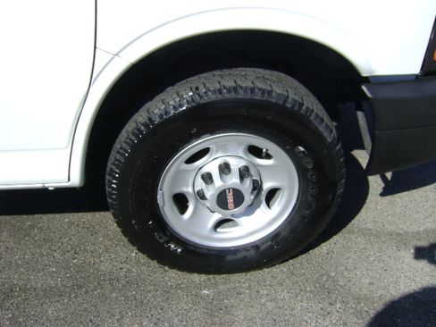 Used 2009 GMC Savana 3500 image 16