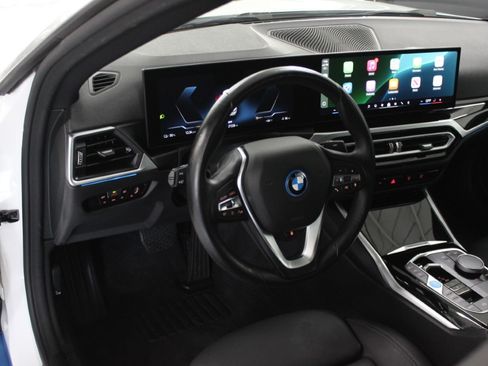 Used 2024 BMW i4 eDrive40 image 18