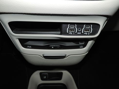 Used 2024 Chrysler Pacifica Touring-L AWD image 43