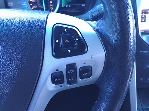 Used 2014 Ford Explorer XLT FWD image 28