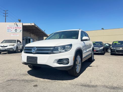 Used 2012 Volkswagen Tiguan FWD image 2