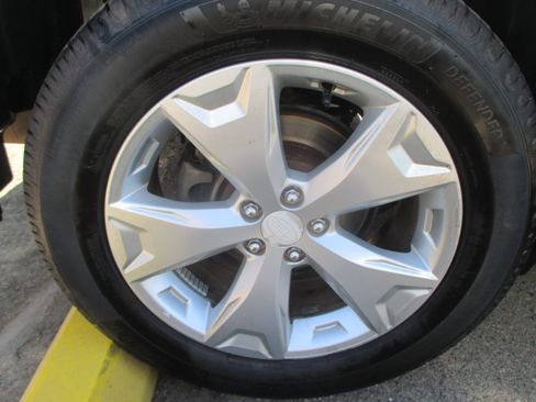 Used 2015 Subaru Forester 2.5i Premium AWD/4WD image 18