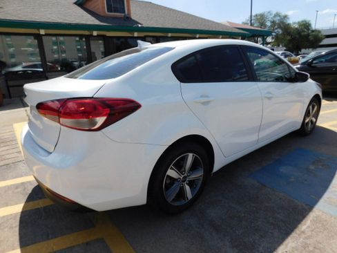 Used 2018 Kia Forte LX image 8