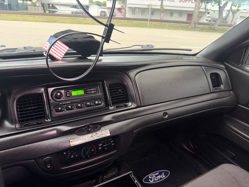 Used 2011 Ford Crown Victoria Police Interceptor RWD image 16