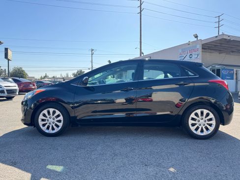 Used 2016 Hyundai Elantra GT image 2