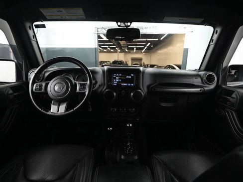 Used 2018 Jeep Wrangler Unlimited Sahara image 30