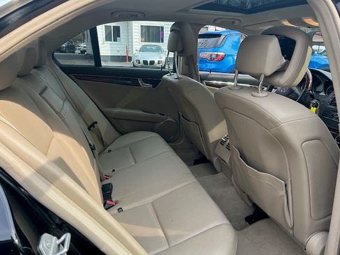 Used 2010 Mercedes-Benz C 300 Sport image 22