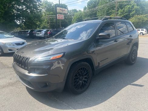 Used 2018 Jeep Cherokee FWD Limited image 1