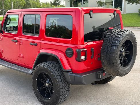 Used 2019 Jeep Wrangler 4WD Unlimited Sahara image 32