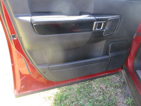 Used 2012 Land Rover Range Rover HSE image 11