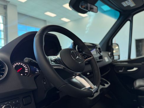 Used 2025 Mercedes-Benz Sprinter 2500 image 45