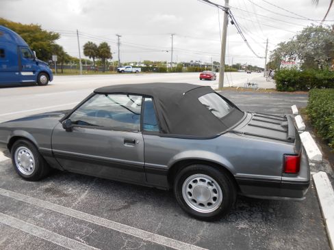 Used 1989 Ford Mustang LX RWD image 3