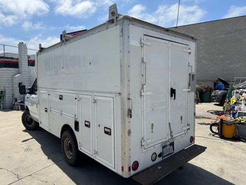 Used 2006 Ford E-350 and Econoline 350 Super Duty RWD image 5
