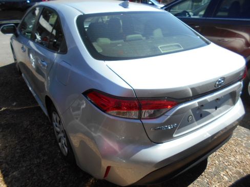 Used 2023 Toyota Corolla LE image 3