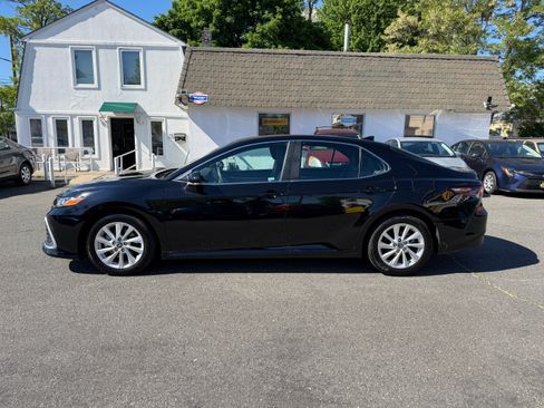 Used 2021 Toyota Camry LE FWD image 19
