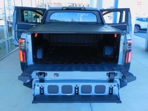 Used 2024 GMC Sierra EV Denali image 15