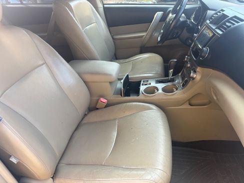 Used 2013 Toyota Highlander SE image 17