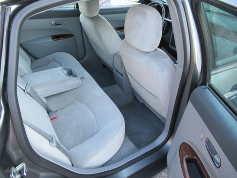 Used 2005 Buick LaCrosse CX image 12