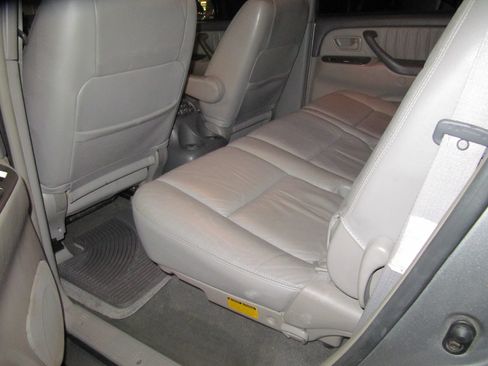 Used 2004 Toyota Sequoia Limited image 13