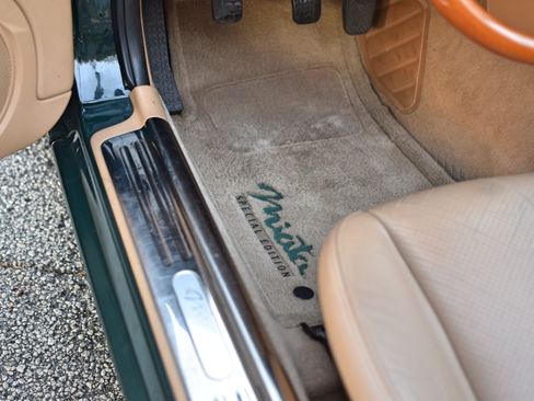 Used 2001 MAZDA MX-5 Miata Special Edition image 32